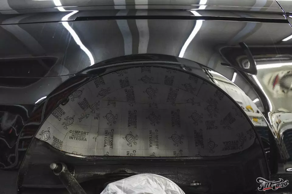 Mercedes V class. Комплексная шумоизоляция салона. Перетяжка потолка в алькантару. Оклейка передней части кузова в полиуретан